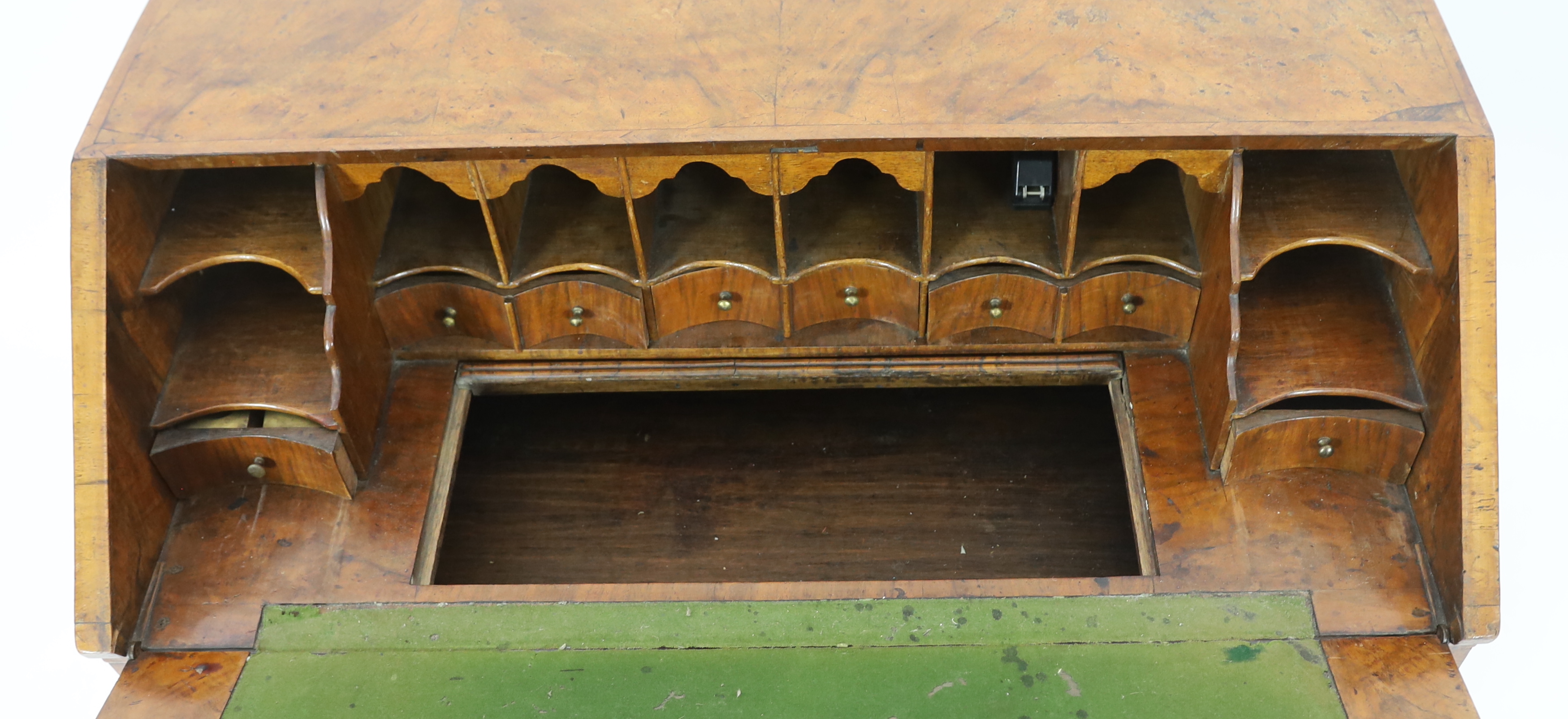A George I figured walnut bureau, 96cm wide, 52cm deep, 101cm high
